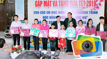 Buổi lễ tặng quà Tết cho các em “Chân trời ước mơ” và Cô Nhi viện Phú Hòa