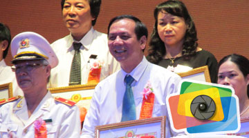 Chủ tịch HĐQT và Thiên Tân Group nhận bằng khen từ Tỉnh Ủy Quảng Ngãi